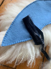Load image into Gallery viewer, Fluffy Sheepskin Collars (mineral-tanned)