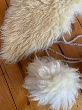 Load image into Gallery viewer, Sheepskin collars (bark-tanned, unlined)