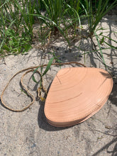 Load image into Gallery viewer, Clam purse
