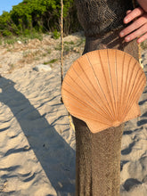 Load image into Gallery viewer, Scallop Purse