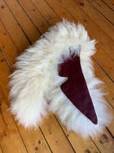 Load image into Gallery viewer, Fluffy sheepskin stole (mineral-tanned)