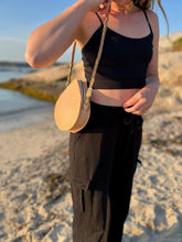 Load image into Gallery viewer, Clam purse