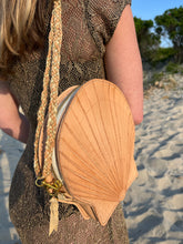 Load image into Gallery viewer, Scallop Purse