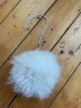 Load image into Gallery viewer, Pompoms