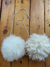 Load image into Gallery viewer, Pompoms