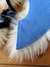 Load image into Gallery viewer, Fluffy Sheepskin Collars (mineral-tanned)