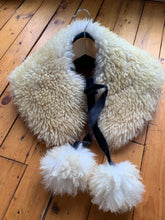 Load image into Gallery viewer, Sheepskin Collars (bark-tanned, lined)