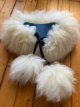Load image into Gallery viewer, Fluffy Sheepskin Collars (mineral-tanned)