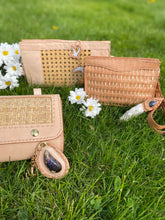 Load image into Gallery viewer, Raffia purse