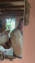Load and play video in Gallery viewer, Fluffy sheepskin stole (mineral-tanned)
