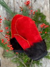 Load image into Gallery viewer, Cardinal mittens