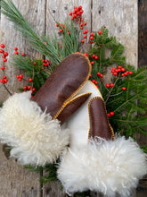 Load image into Gallery viewer, Bald Eagle mittens