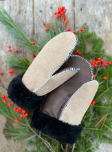 Load image into Gallery viewer, Canada Goose mittens