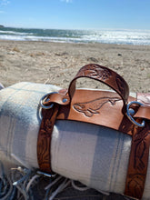 Load image into Gallery viewer, Blanket straps - ocean theme