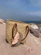 Load image into Gallery viewer, Keychain-Wallet - Skunks N’ Cheetah