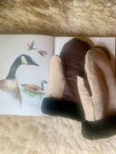 Load image into Gallery viewer, Canada Goose mittens