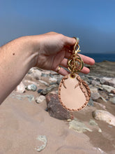 Load image into Gallery viewer, Bag charm/Keychain - Mussel Shell