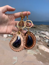 Load image into Gallery viewer, Bag charm/Keychain - Mussel Shell