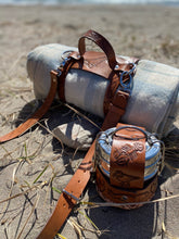 Load image into Gallery viewer, Tiffin A - ocean theme