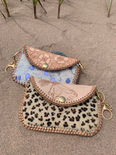 Load image into Gallery viewer, Keychain-Wallet - Skunks N’ Cheetah