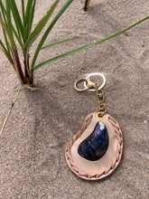 Load image into Gallery viewer, Bag charm/Keychain - Mussel Shell