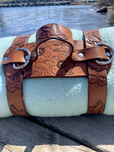 Load image into Gallery viewer, Blanket straps - meadow theme