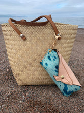 Load image into Gallery viewer, Critter Closure Sunglasses Case - Humpback Whale