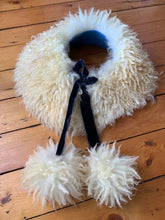 Load image into Gallery viewer, Sheepskin Collars (bark-tanned, lined)
