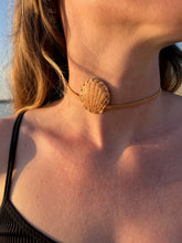 Load image into Gallery viewer, Shell choker necklaces
