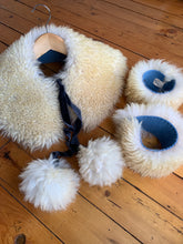Load image into Gallery viewer, Sheepskin Collars (bark-tanned, lined)
