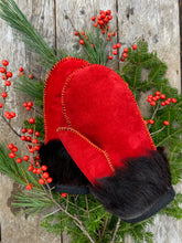 Load image into Gallery viewer, Cardinal mittens
