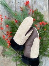 Load image into Gallery viewer, Canada Goose mittens
