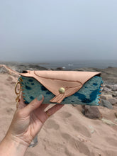 Load image into Gallery viewer, Critter Closure Sunglasses Case - Humpback Whale
